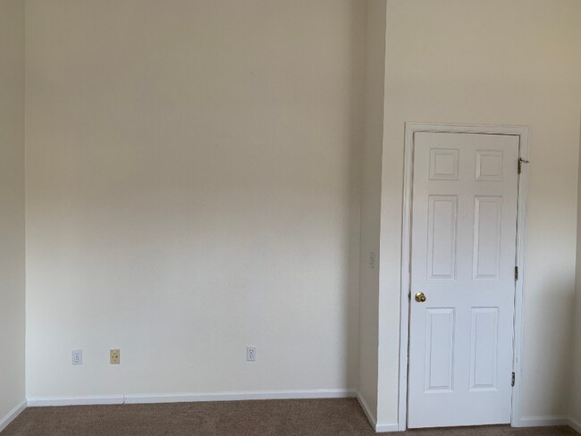 Building Photo - 240 Pheasant Run