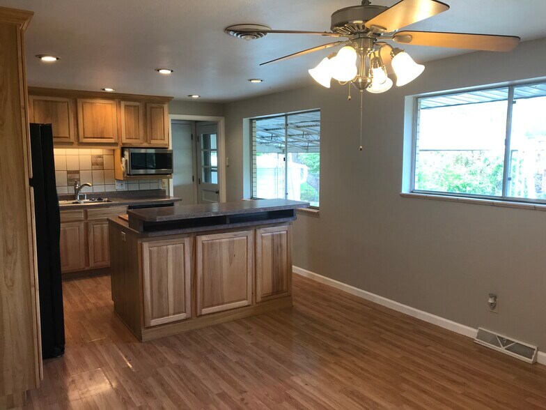 Building Photo - 2846 S Joslin Ct