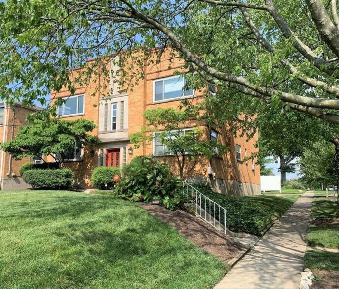 Building Photo - 3210 Glenmore Ave
