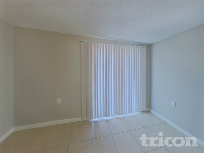 Building Photo - 1440 Overlea St