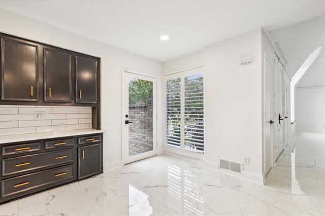 Building Photo - 10541 Berry Knoll Dr