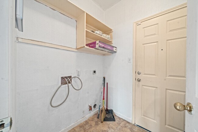 Building Photo - 4815 Plum Forest Rd