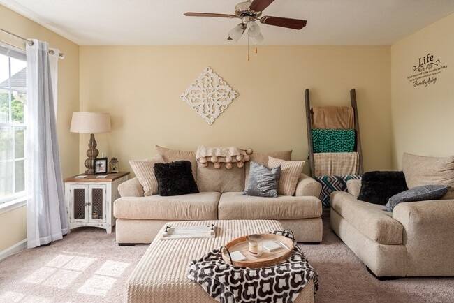 Building Photo - Hey Asheboro....1 Bedroom 1 Bath $1099/mo - $0-Deposit $0-Application