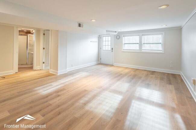 Building Photo - 1112 Woodland St