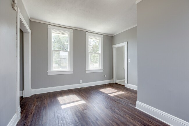 Building Photo - 1240 S 15th St