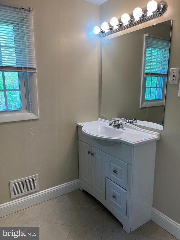 Building Photo - 4616 Willow Run Dr
