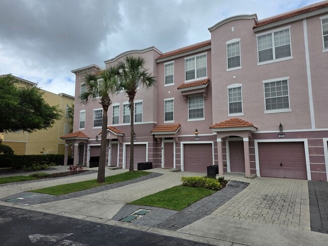 Building Photo - Three Bedroom Townhouse at Vista Cay in Orlando