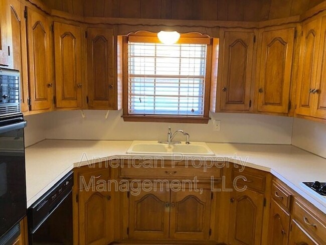 Building Photo - 4651 S Norwood Ave