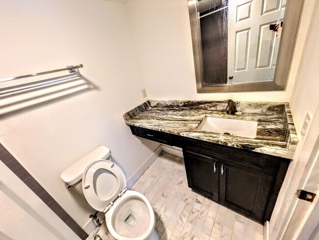 Building Photo - Annual UNfurnished renovated ground floor ...