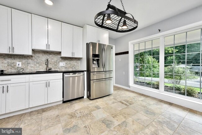 Building Photo - 5012 Dodson Dr