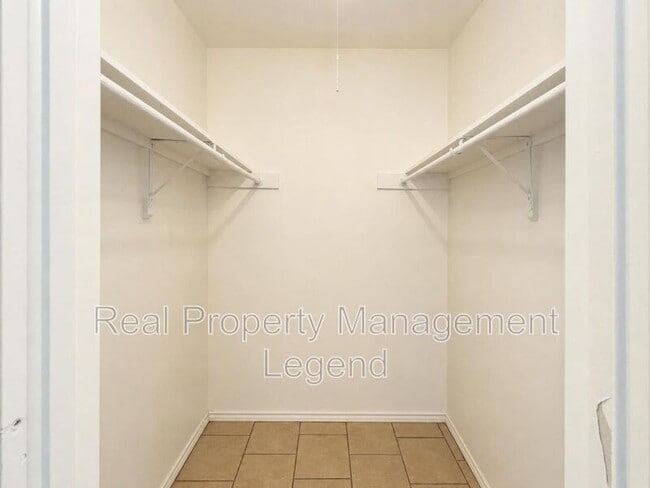 Building Photo - 112 Oak Hill Dr