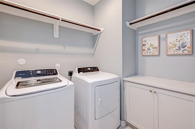 Building Photo - 5542 Sallow Bay Ln