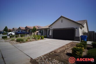 Building Photo - Beautiful Home in Southwest Bakersfield!