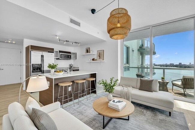 Building Photo - 1900 N Bayshore Dr