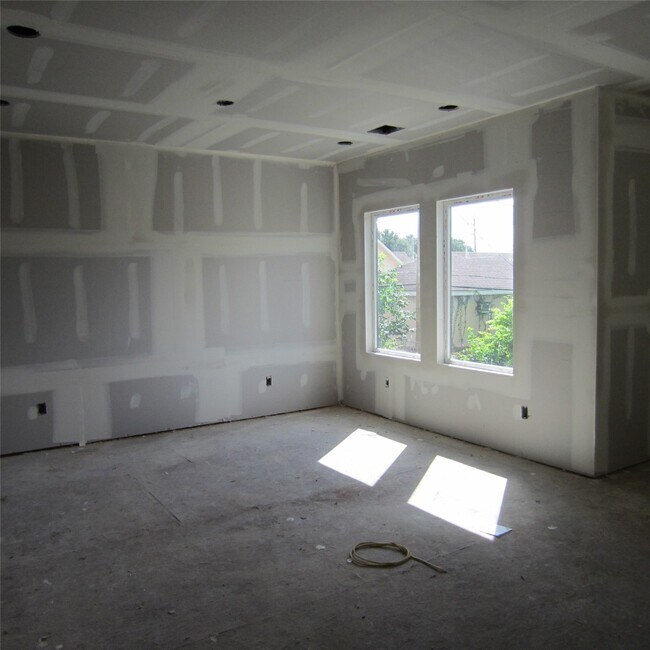 Building Photo - 2419 Rosewood St