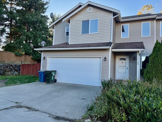 Primary Photo - Charming 3 bed, 2.5 bath townhome located ...