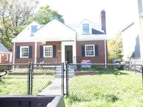 Building Photo - 866 N Abingdon St