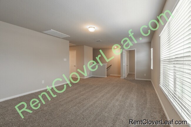 Building Photo - Available Now: 5 bed 3 Full bath
