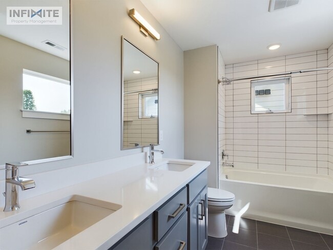 Building Photo - Bozeman Stunner!