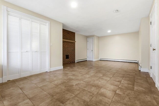 Building Photo - 5 St Anthonys Ln