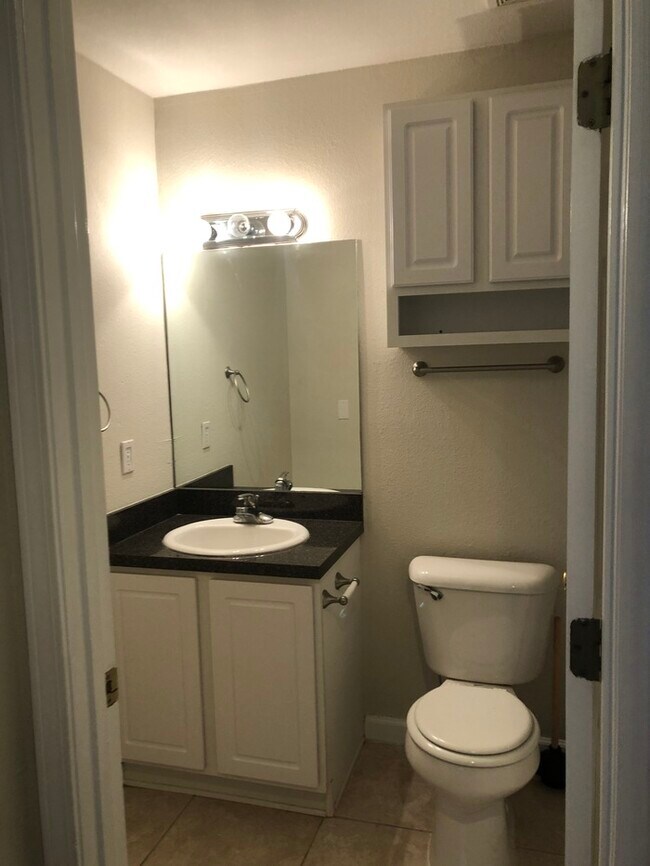 Building Photo - 2/1.5 Condo at The Oaks at Wildwood