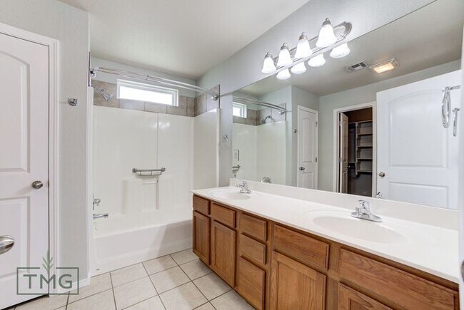 Building Photo - Great 3/2/2 in Owasso’s Lake Valley!