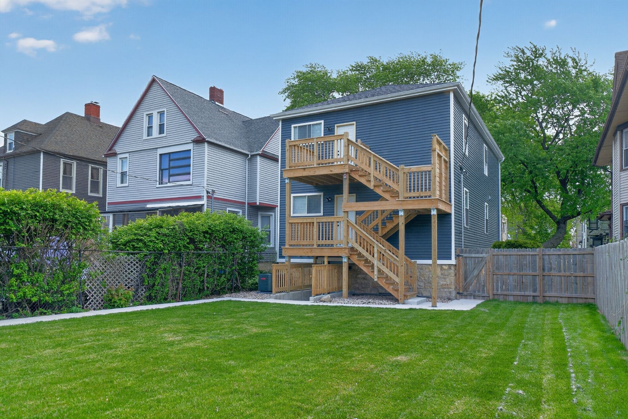 Building Photo - 328 N Lockwood Ave