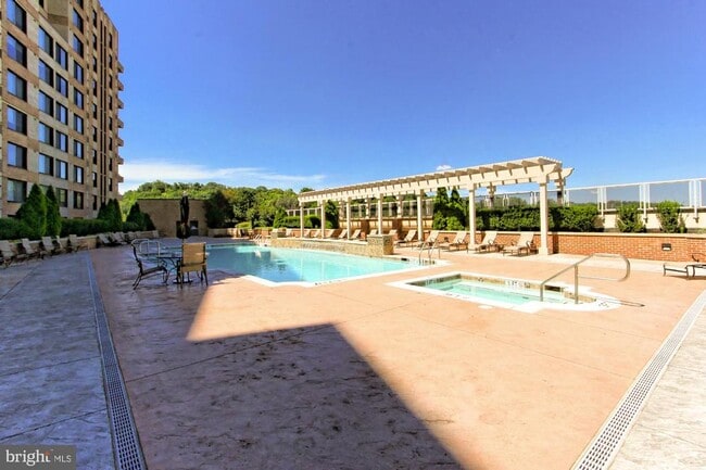 Building Photo - 2451 Midtown Ave