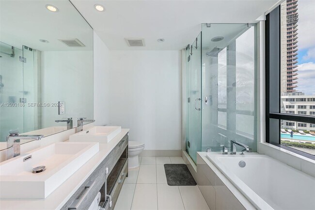 Building Photo - 650 NE 32nd St