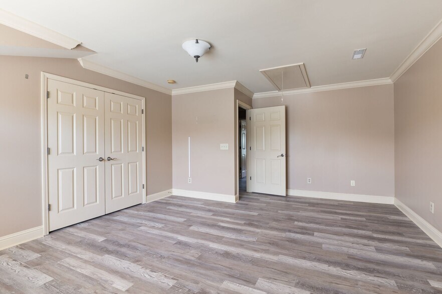 Building Photo - 4316 Summercrest Blvd