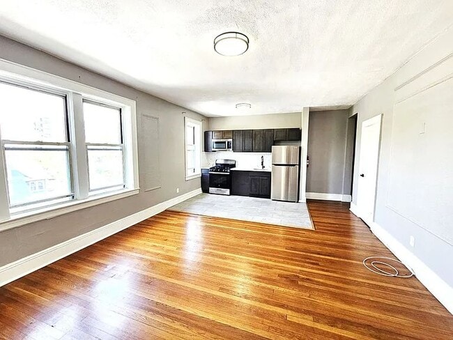 Interior Photo - 758 Jersey Avenue