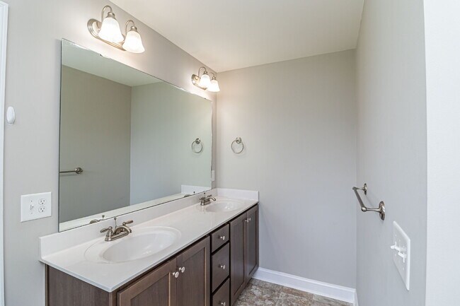 Building Photo - 208 Weeping Willow Dr