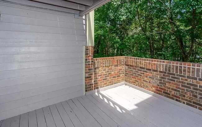 Building Photo - 2 Bed/ 2.5 Bath Townhouse