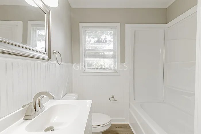 Building Photo - 724 84th St S