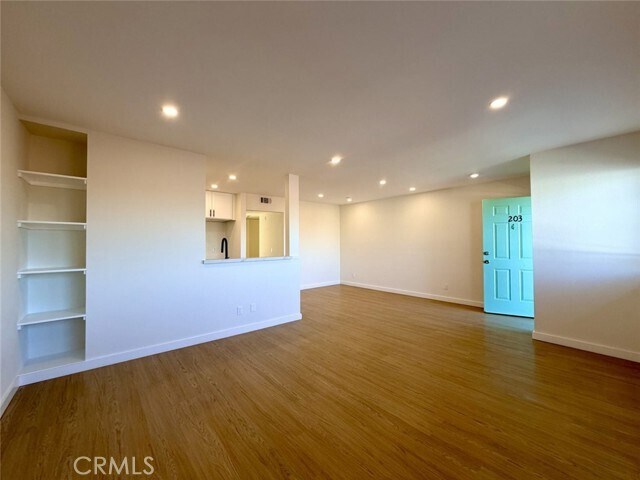 Building Photo - 620 S Lake St