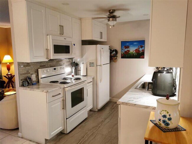 Building Photo - 4010 Swansea Crescent