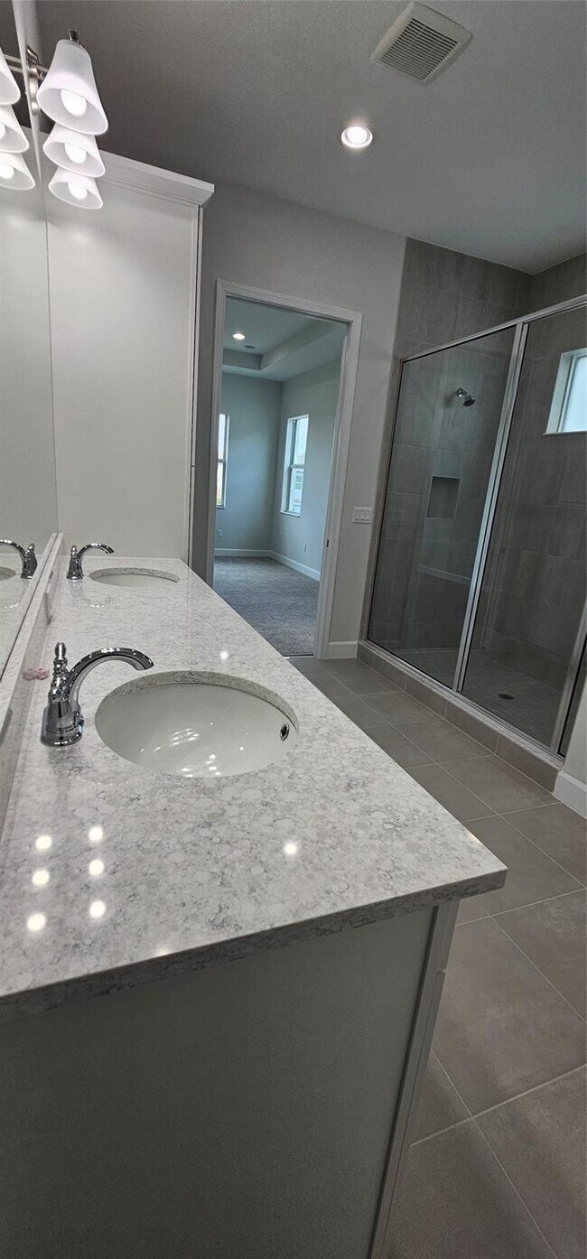 Building Photo - 5461 Empire Dr