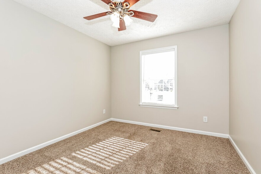 Building Photo - 3128 Hardwood Dr