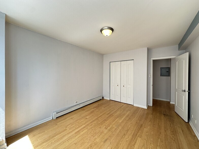 Building Photo - 4180 N Marine Dr