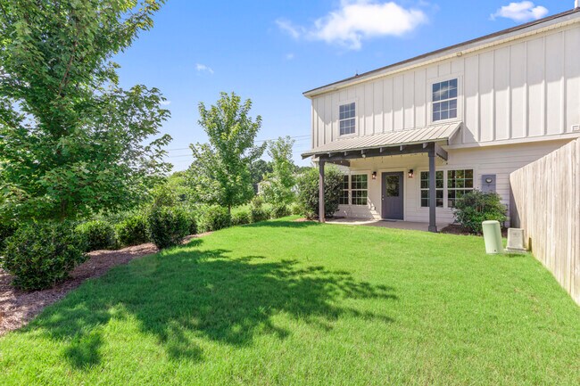 Building Photo - 1428 Gatewood Pl