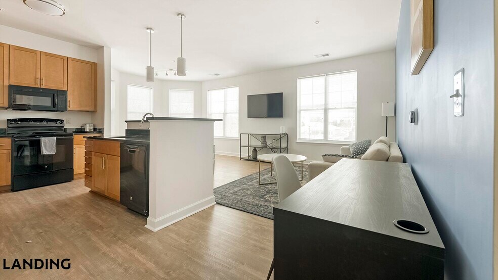 Building Photo - 909 Mansion Dr