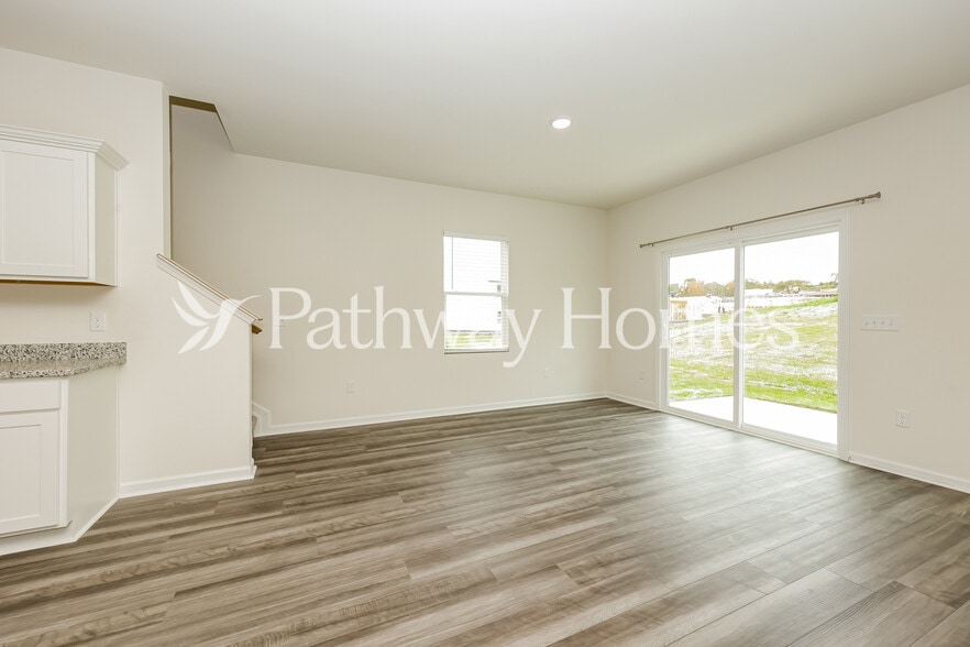 Building Photo - 1068 Large Poppy Dr