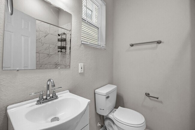 Building Photo - 126 Linden Ave