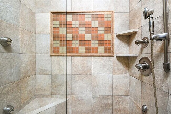 Building Photo - 2865 Lenox Rd NE