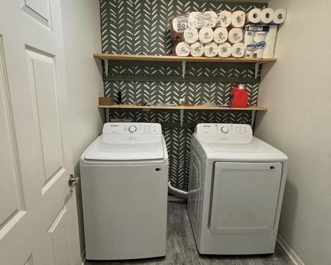 Building Photo - 6 Hart Ln