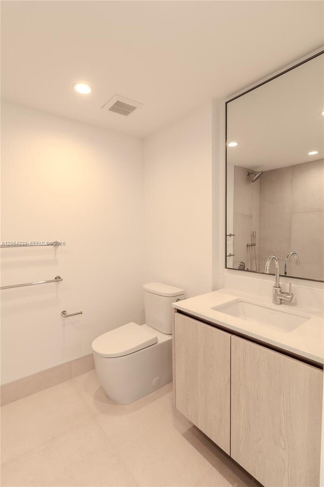 Building Photo - 9221 E Bay Harbor Dr