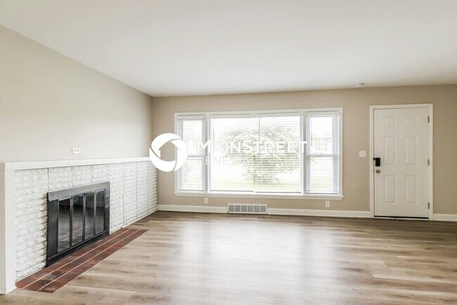 Building Photo - 3 Bedroom Pet-Friendly Home in LOUISVILLE,...