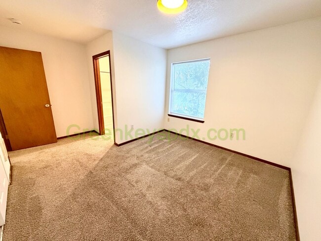 Building Photo - Muliti-level 2 Bedroom 2 Bath Townhouse in St.Johns