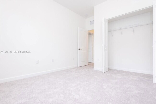 Building Photo - 26360 SE 8th Ct