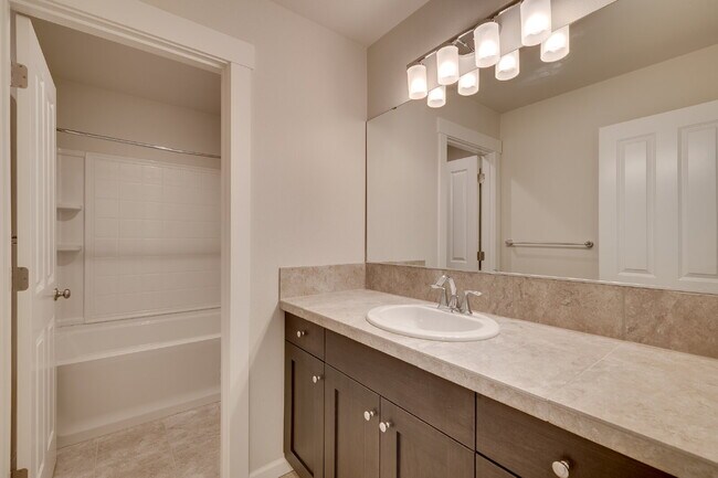 Building Photo - Stunning & Spacious Lynnwood Rental Available Now!